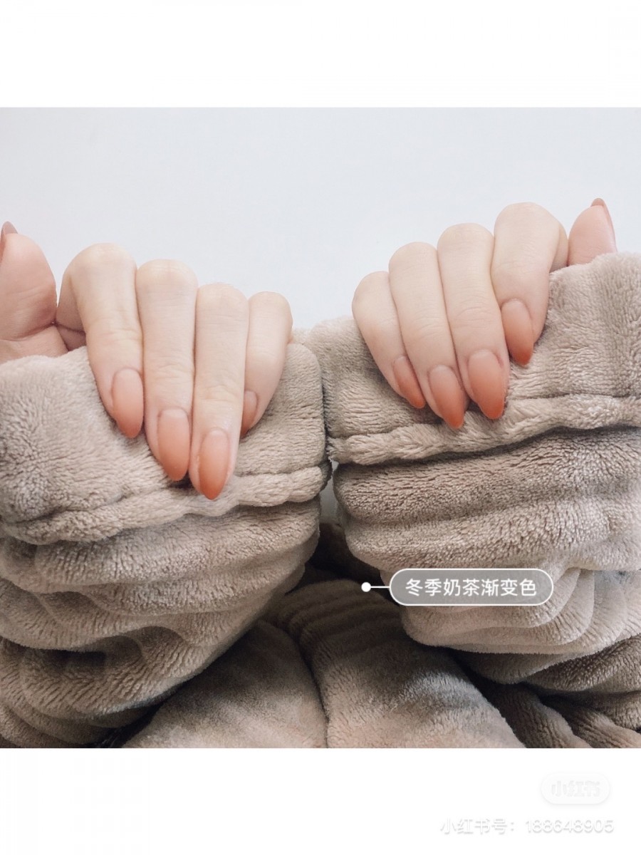 Brownish matte ombre nails