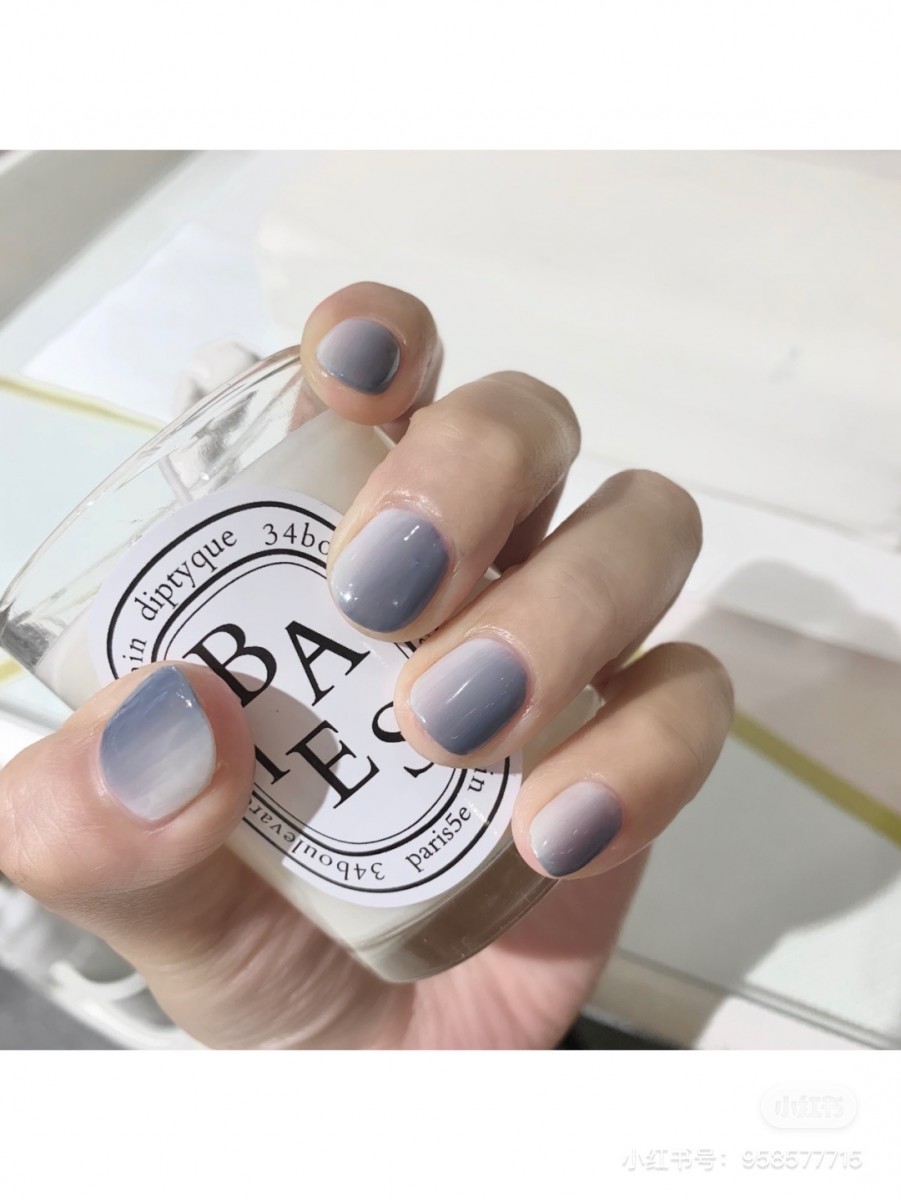 Blueish ombre nails
