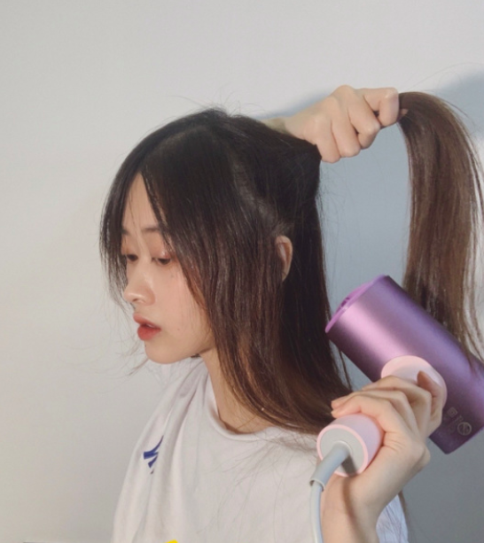 blow hair
