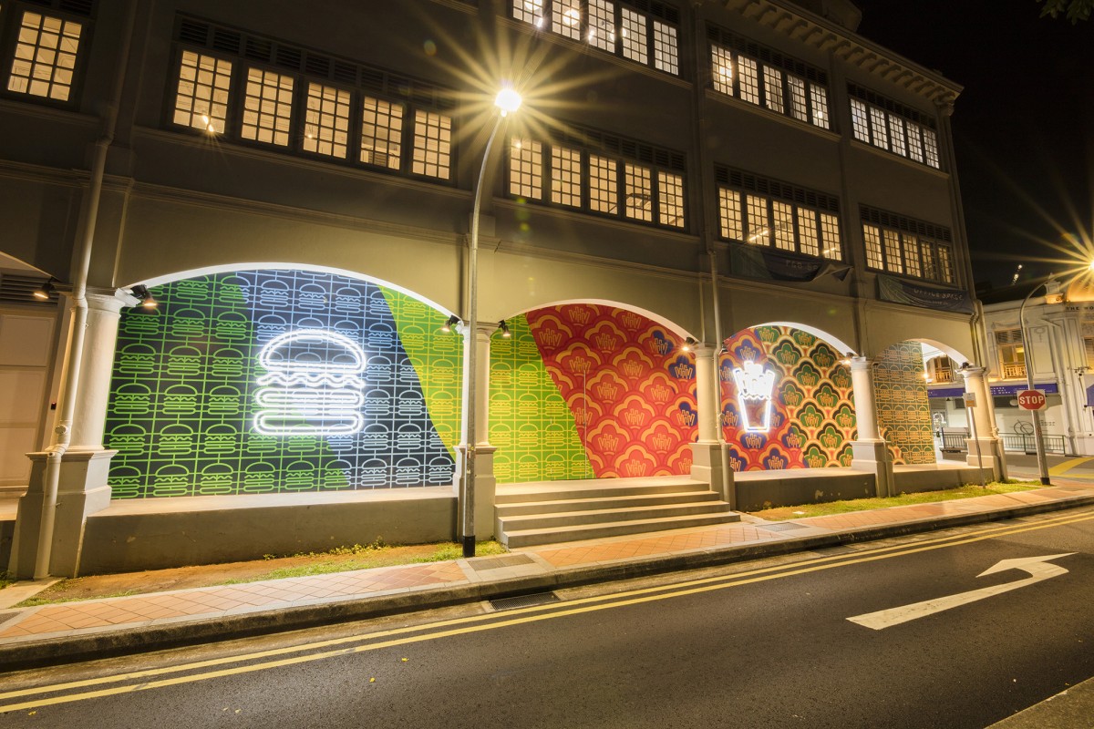 Facade of second Shake Shack outlet in the night