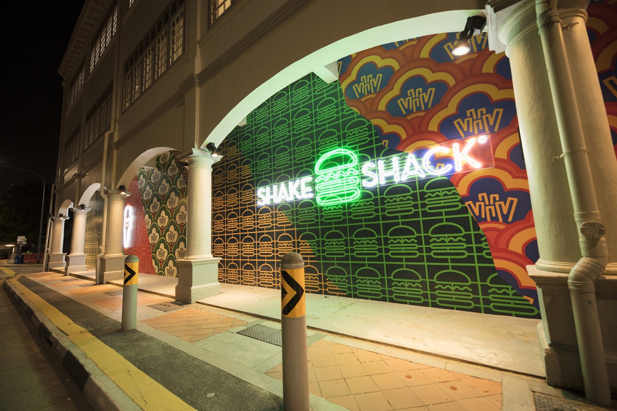 Shake Shack logo at night