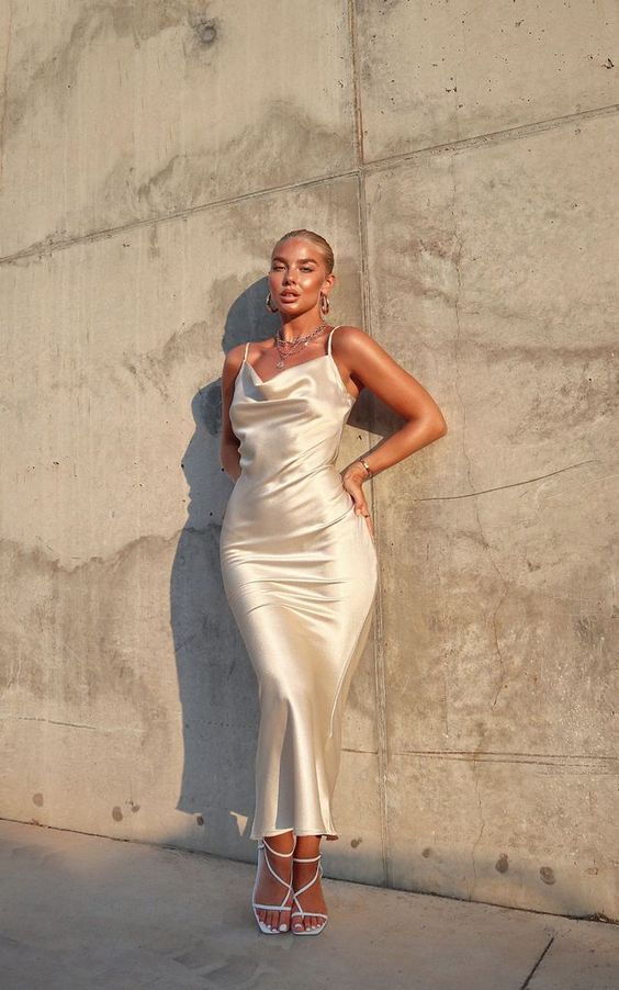 woman wearing bodycon dress