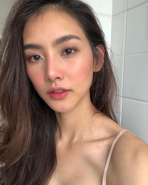 Girl with eyebrows on fleek