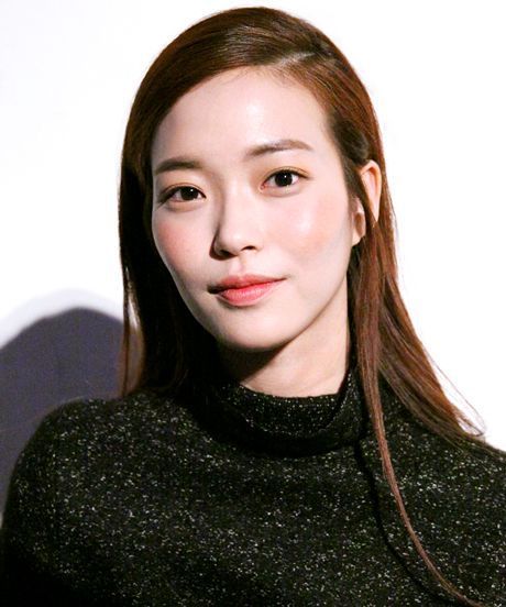 Asian girl with dewy skin