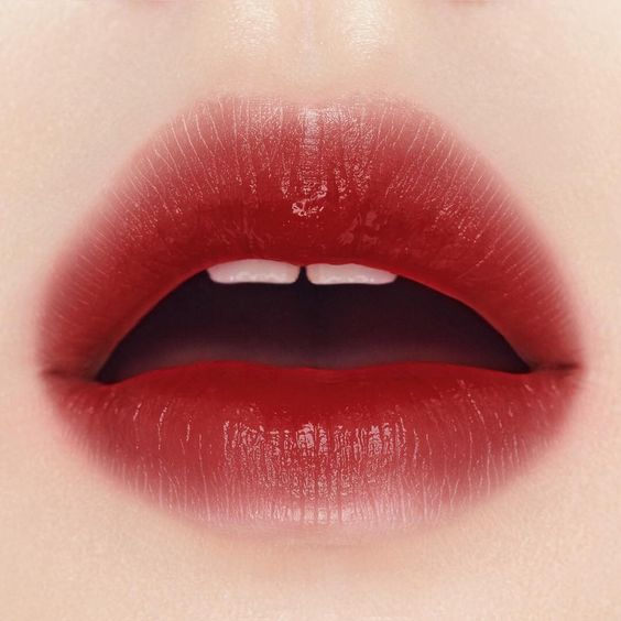 dark ombre lips