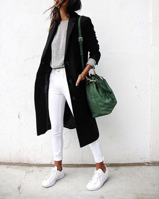 woman wearing white jeans