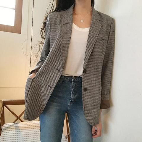 woman wearing a grey blazer with white top and jeans