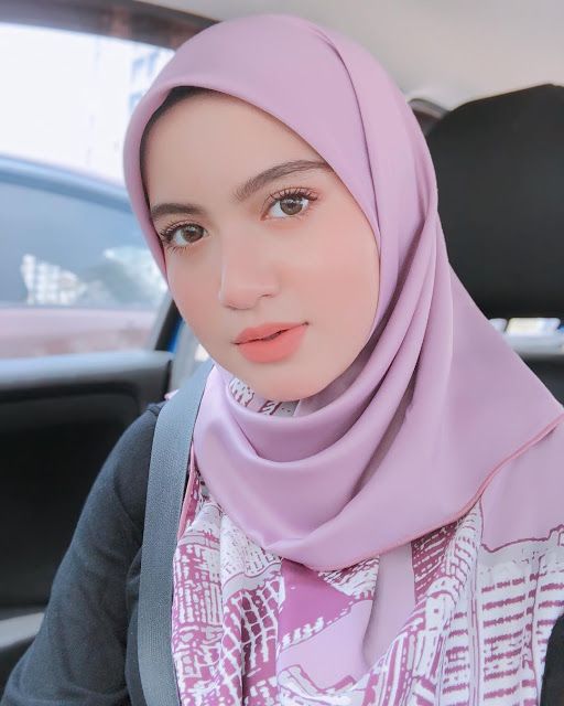 girl wearing hijab with peachy makeop