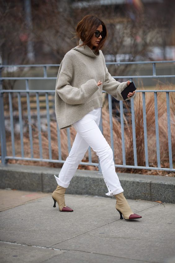 woman wearing white jeans
