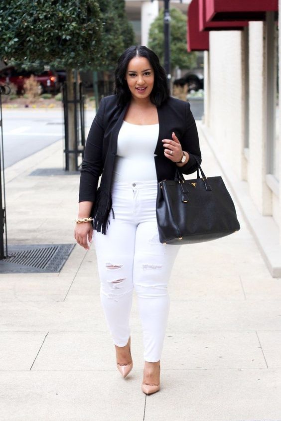woman wearing white jeans