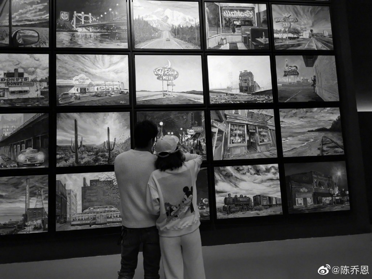 Joe Chen and boyfriend back view looking at paintings