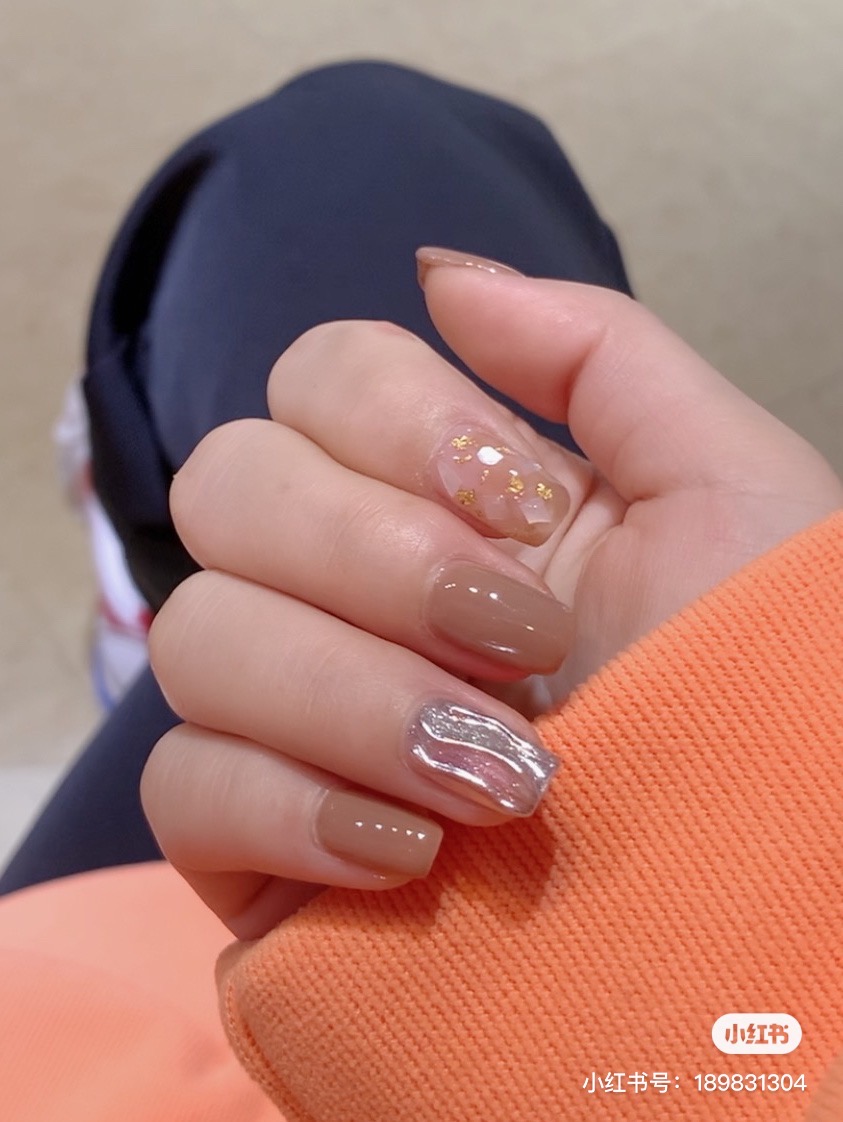 Brown nails with silver and shells design