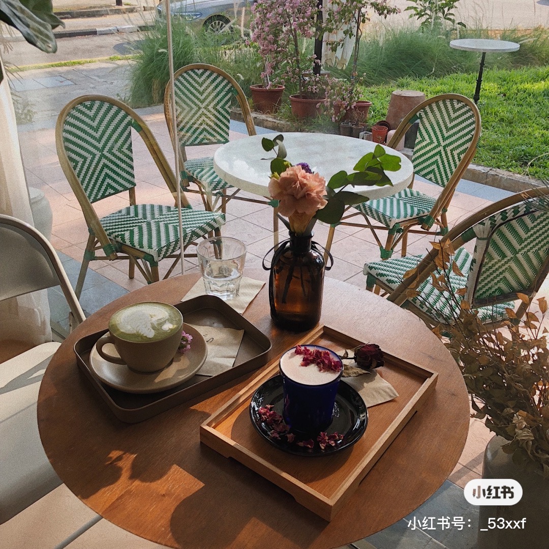 Drinks served at Cafe De Nicole's Flower
