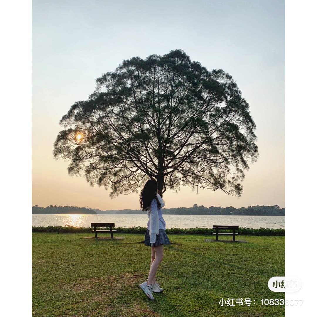 Girl standing in front of the tree