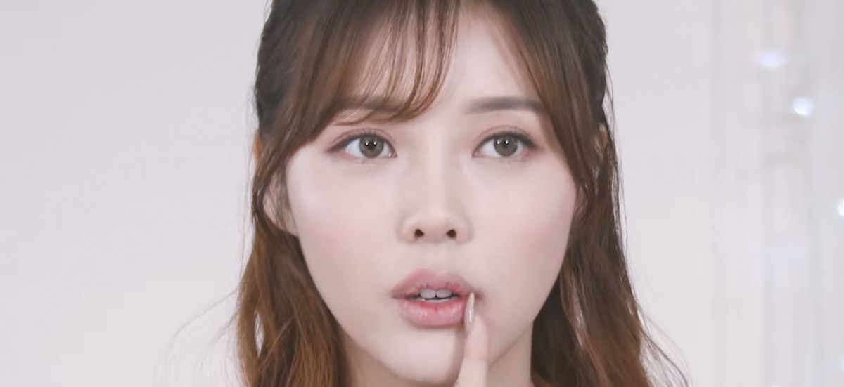 Pony showing the difference after over lining her lips