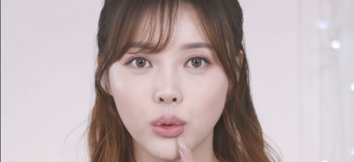 Pony's over lined lips