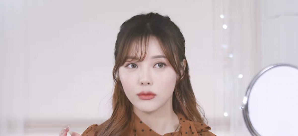 Pony's lips after drawing M on her cupid's bow