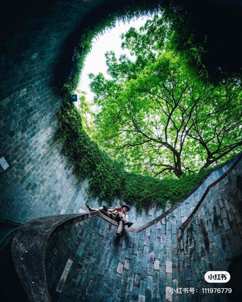 Couple sitting down in Fort Canning Park
