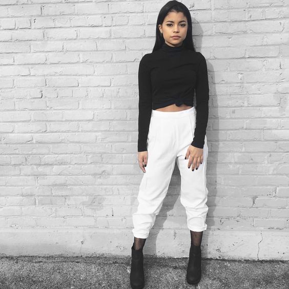 woman wearing white jeans