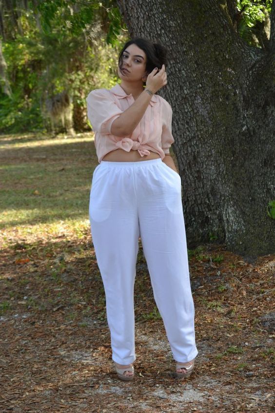 woman wearing white jeans