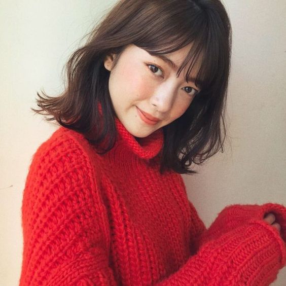 asian lady with short wavy hair