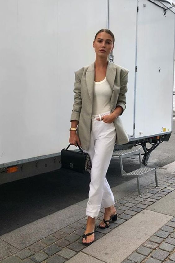 woman wearing white jeans