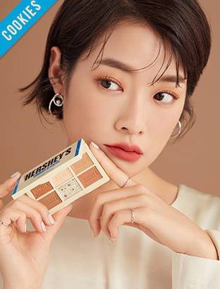 Model wearing Cookies