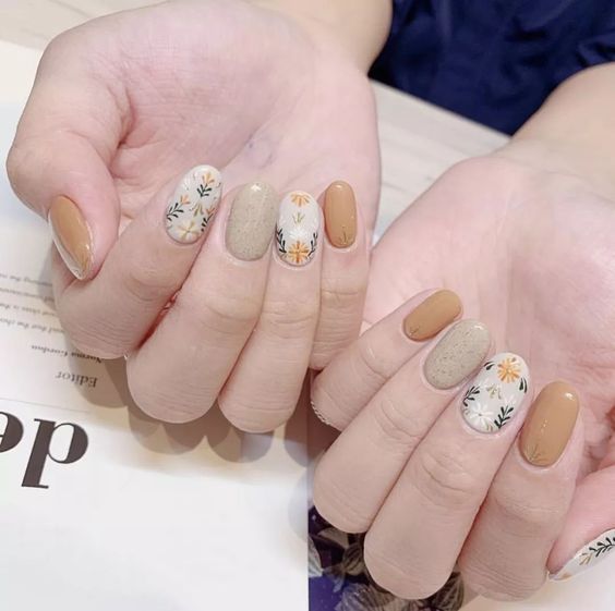 Pretty Vintage-Inspired Nail Art