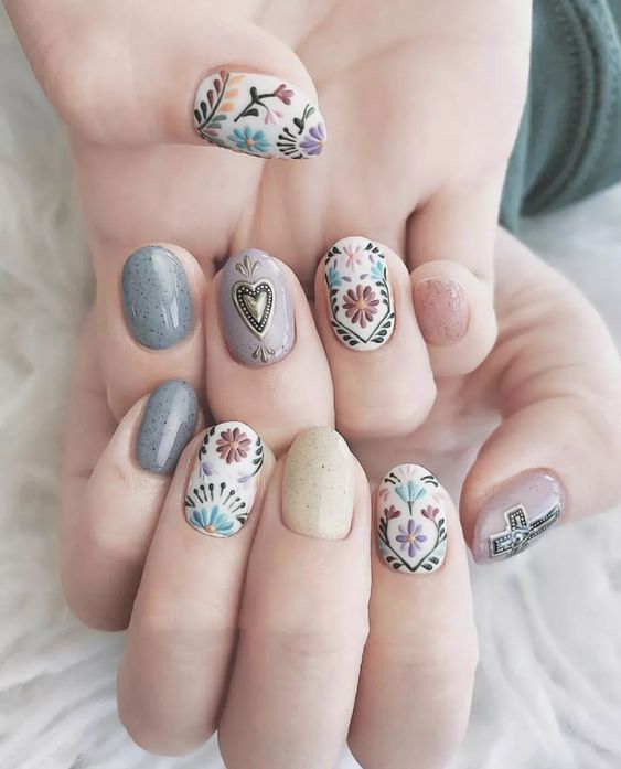 Pretty Vintage-Inspired Nail Art