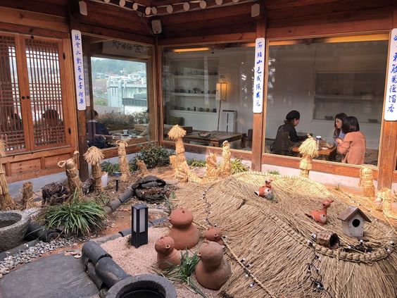 Decorations at Cha-teul