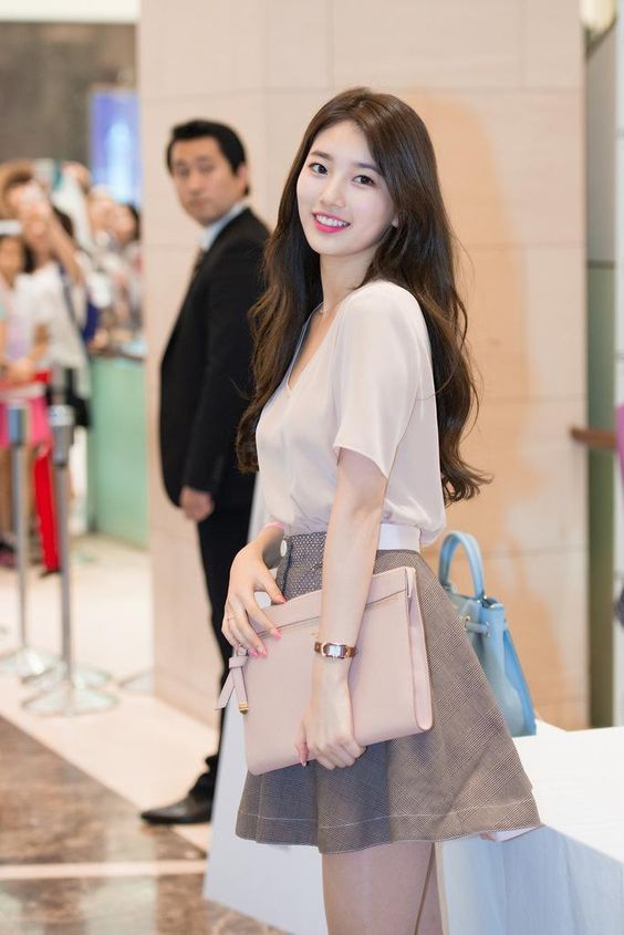 Suzy in a-line skirt