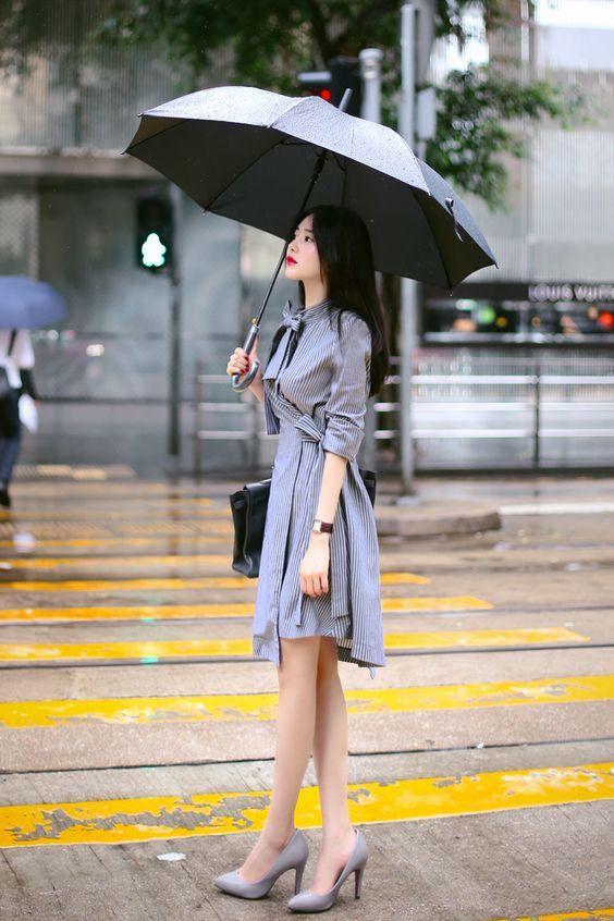 get rid of flat hair, more voluminous hair with se an umbrella when you're out in the sun