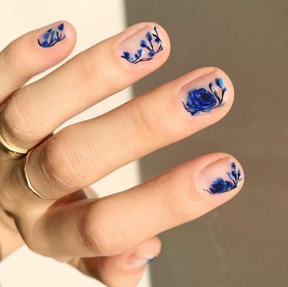 Pretty Vintage-Inspired Nail Art