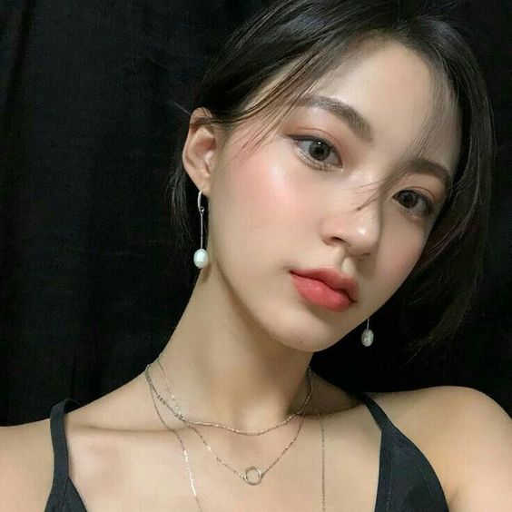 Ulzzang with upwards blusher