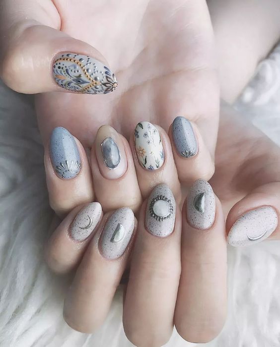 Pretty Vintage-Inspired Nail Art