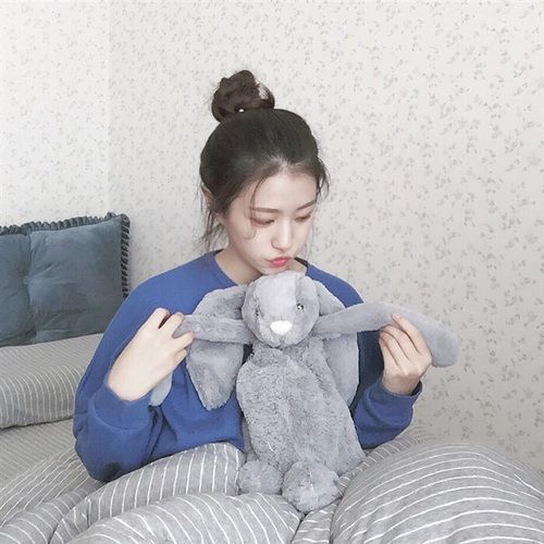 get rid of flat hair, more voluminous hair korean girl Sleep with hair in a high bun