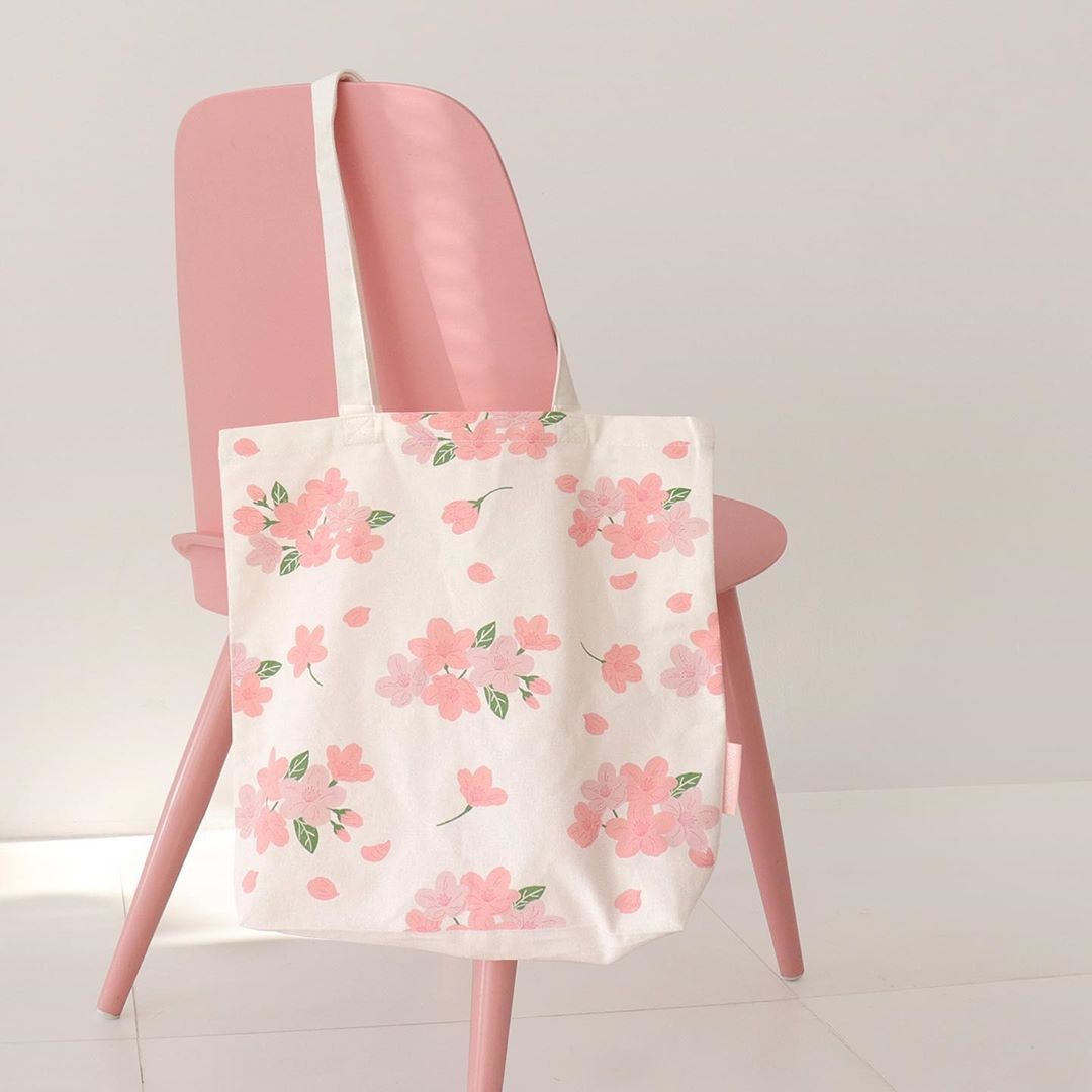 Pink and white tote
