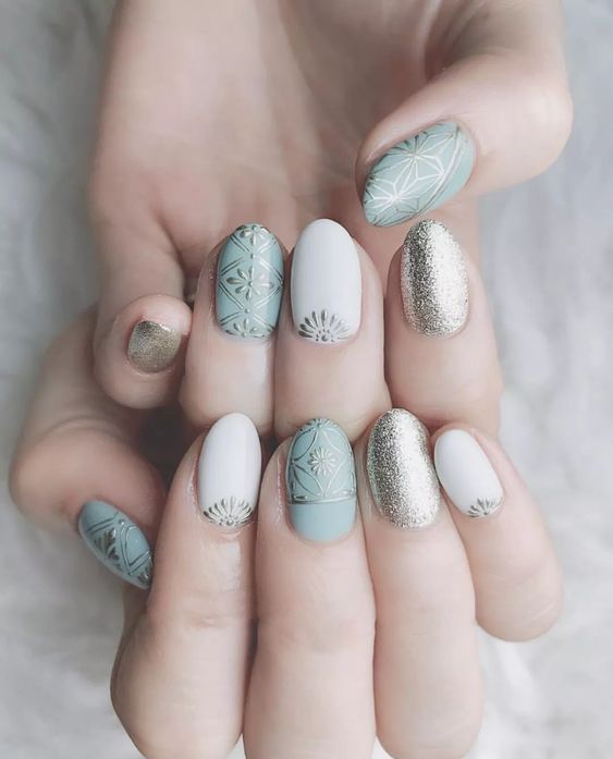 Pretty Vintage-Inspired Nail Art