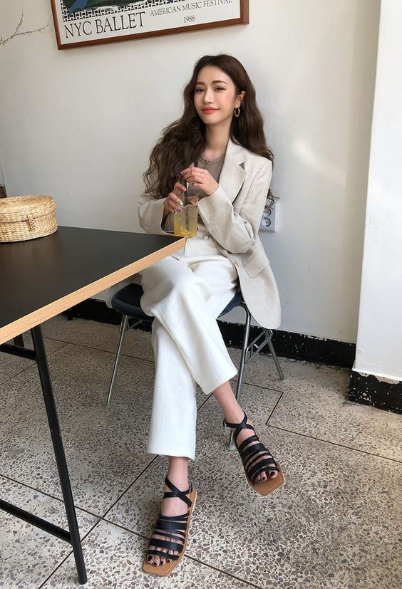 asian lady dressed in officewear