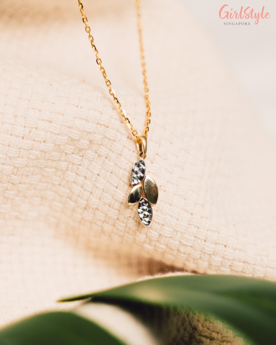 916 Gold leaves pendant 