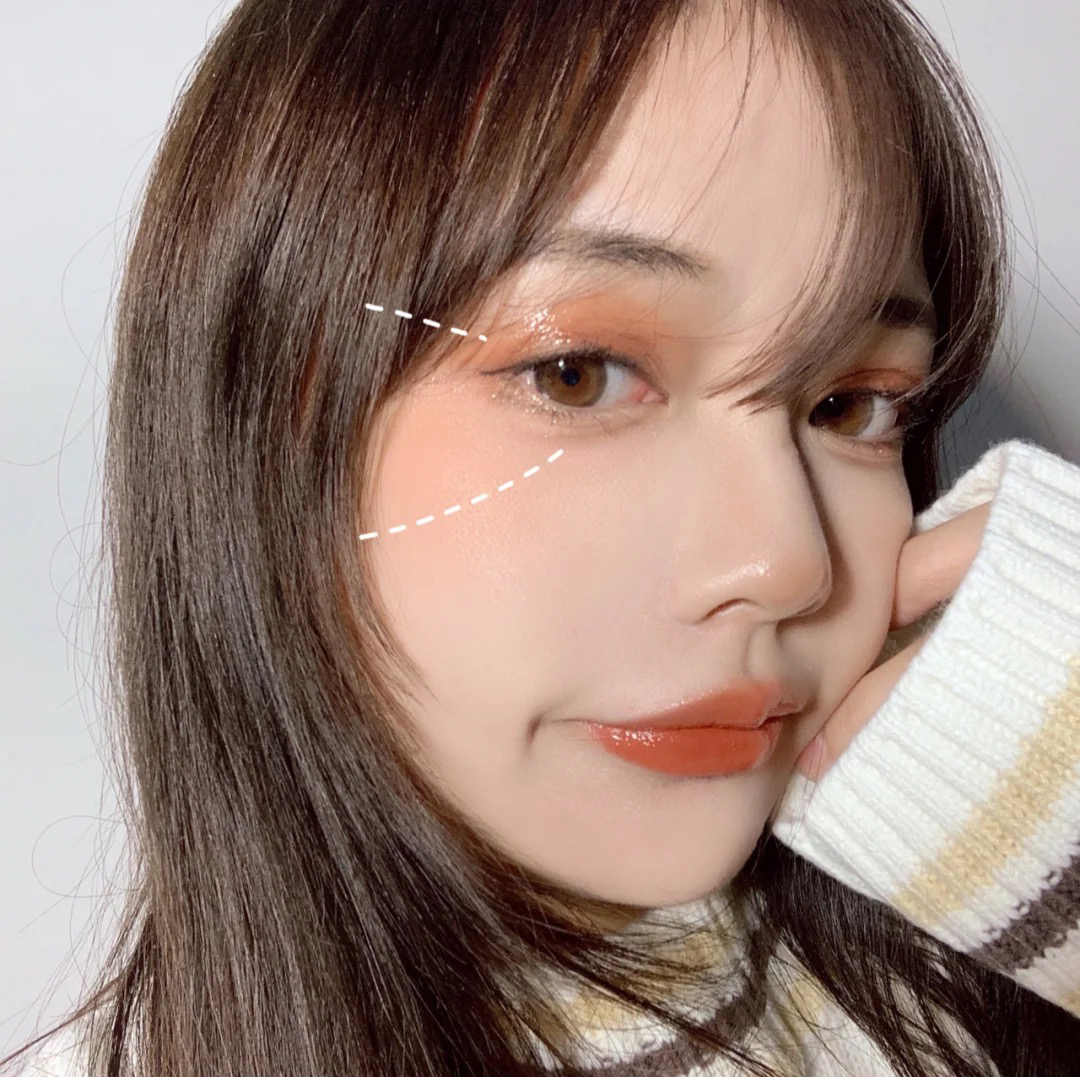 Blusher for party makeup look