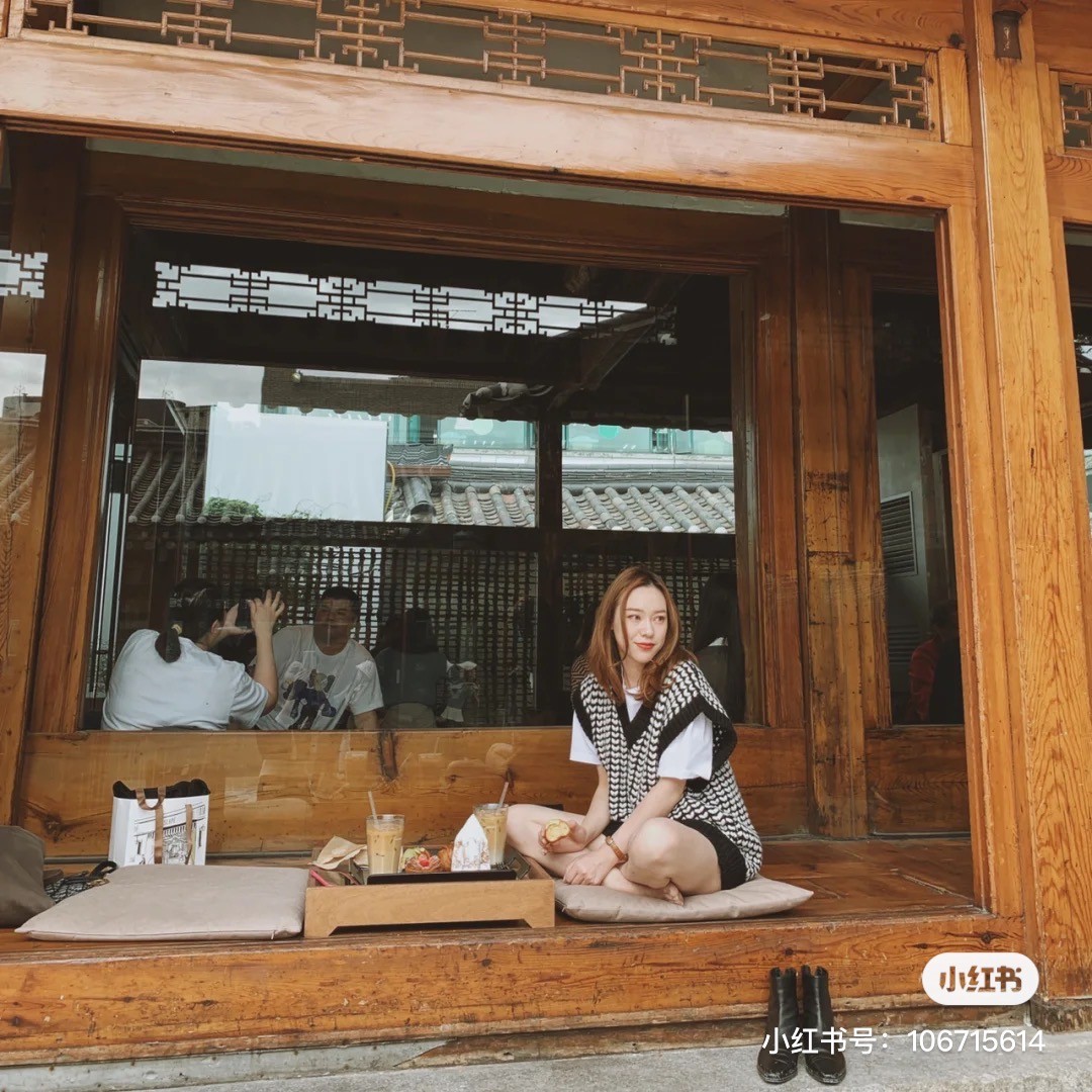 Sitting in Cafe Onion Anguk