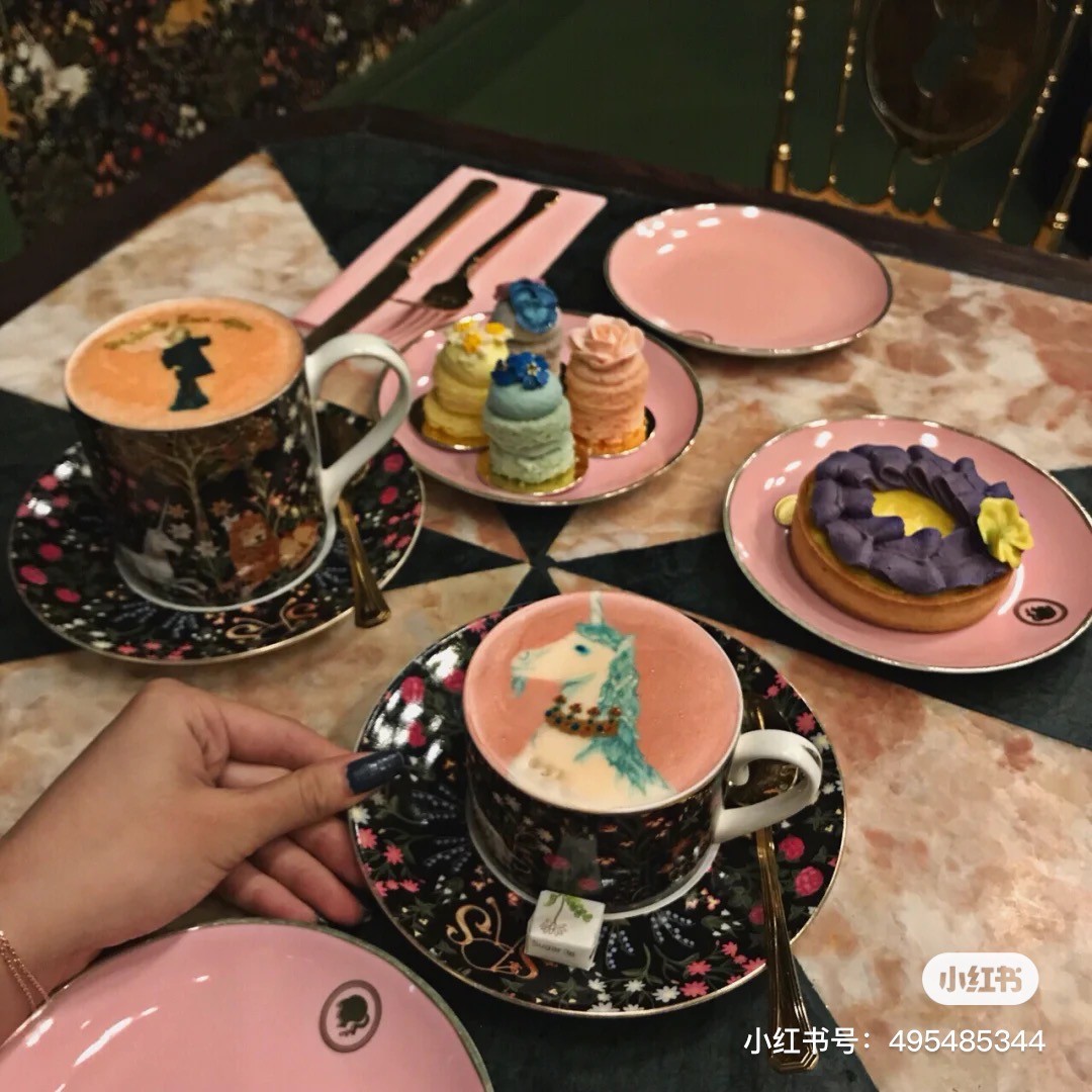 Unicorn drink served at Sretsis Parlour