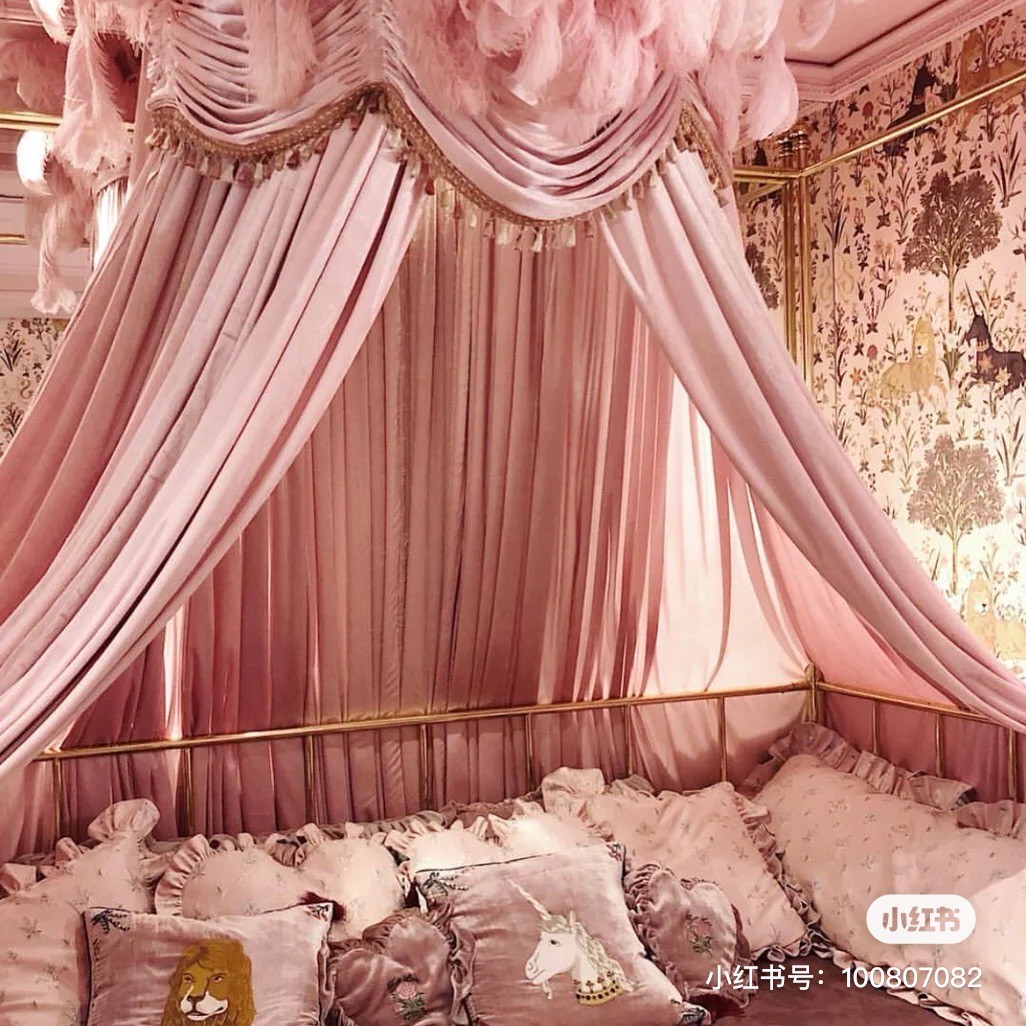 The Swan Room in Sretsis Parlour