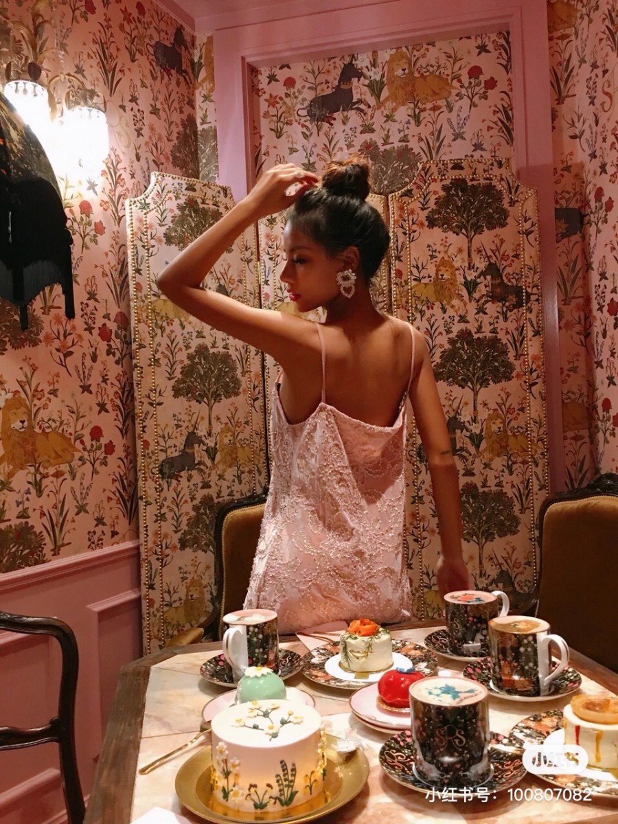 Lady posing in Sretsis Parlour at the table seating area