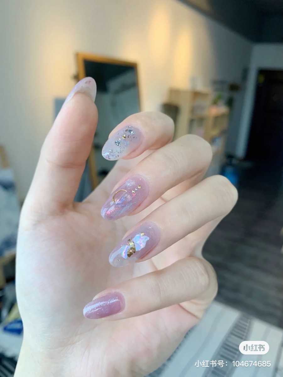 Lilac nails for spring