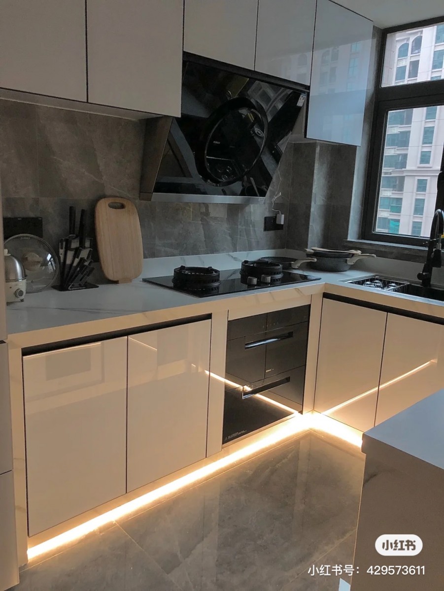 Kitchen with hidden floor light fixture