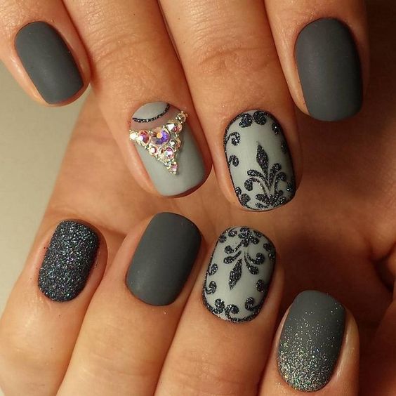 Pretty Vintage-Inspired Nail Art