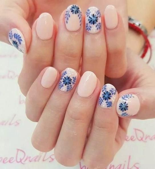 Pretty Vintage-Inspired Nail Art