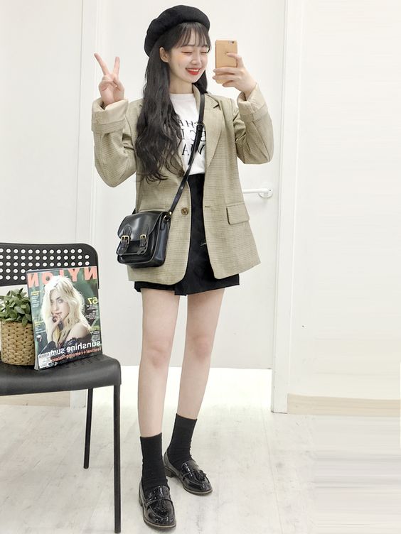 asian lady dressed in officewear
